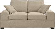 Beiges 2-Sitzer-Stoffsofa mit zwei Sitz- und zwei Rückenkissen sowie zwei losen Zierkissen, frontale Ansicht.