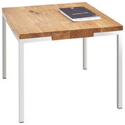 Moderner Beistelltisch mit Holzplatte und weißen Metallbeinen, seitliche Perspektive