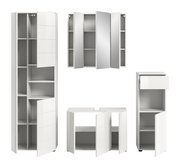 Weiße Badkombination bestehend aus einem hohen Schrank, einem Spiegelschrank und einem Unterschrank, frontal und seitlich abgebildet.
