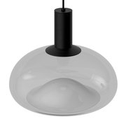 Moderne Hängeleuchte mit klarem Glas und schwarzem Sockel, Ansicht von schräg unten.