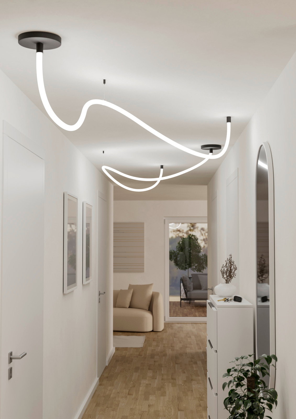 LED-Lichtschlauch an der Decke eines modernen Flurs, von der Seite betrachtet.