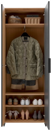 Offener Garderobenschrank mit hängender Jacke, Regalen mit Schuhen und Körben, Frontalansicht.
