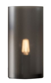 Zylindrische Tischleuchte mit dunklem, halbtransparentem Schirm, frontal betrachtet.