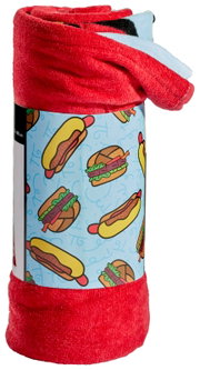 Rotes Velourstuch mit buntem Hotdog- und Burger-Muster, aufgerollt und von der Seite fotografiert.