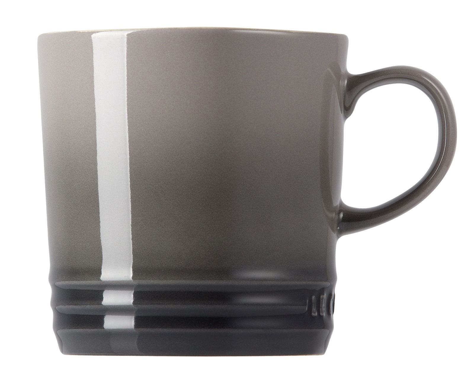 Grauer Becher mit Henkel, seitliche Ansicht