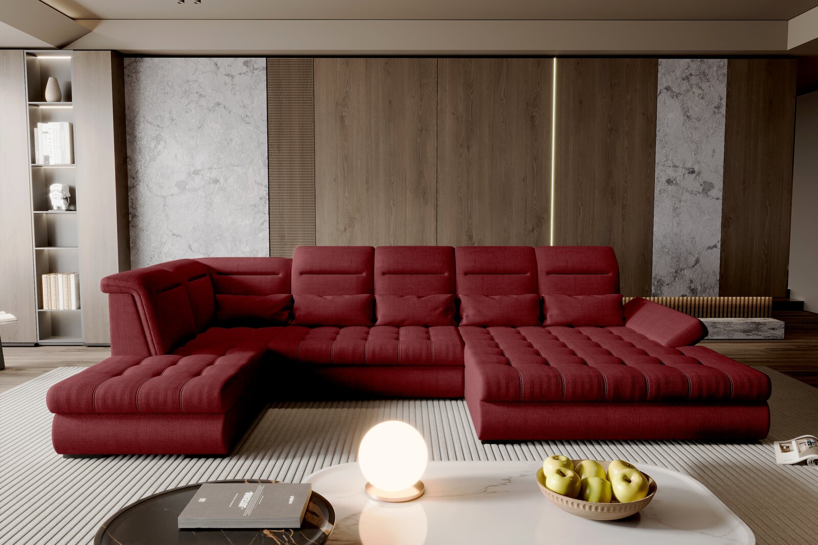 Frontale, leicht erhöhte Perspektive auf ein modernes, bordeauxrotes U-förmiges Wohnlandschaft-Sofa mit gesteppten Sitzflächen in einem stilvollen Wohnzimmer mit Holz- und Steinwand.
