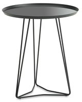 Moderner schwarzer Beistelltisch mit runder Tischplatte und filigranem Metallgestell, seitliche Perspektive