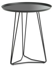 Moderner schwarzer Beistelltisch mit runder Tischplatte und filigranem Metallgestell, seitliche Perspektive
