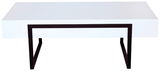 Moderner Couchtisch mit weißer Tischplatte und schwarzem Metallgestell, Frontalansicht