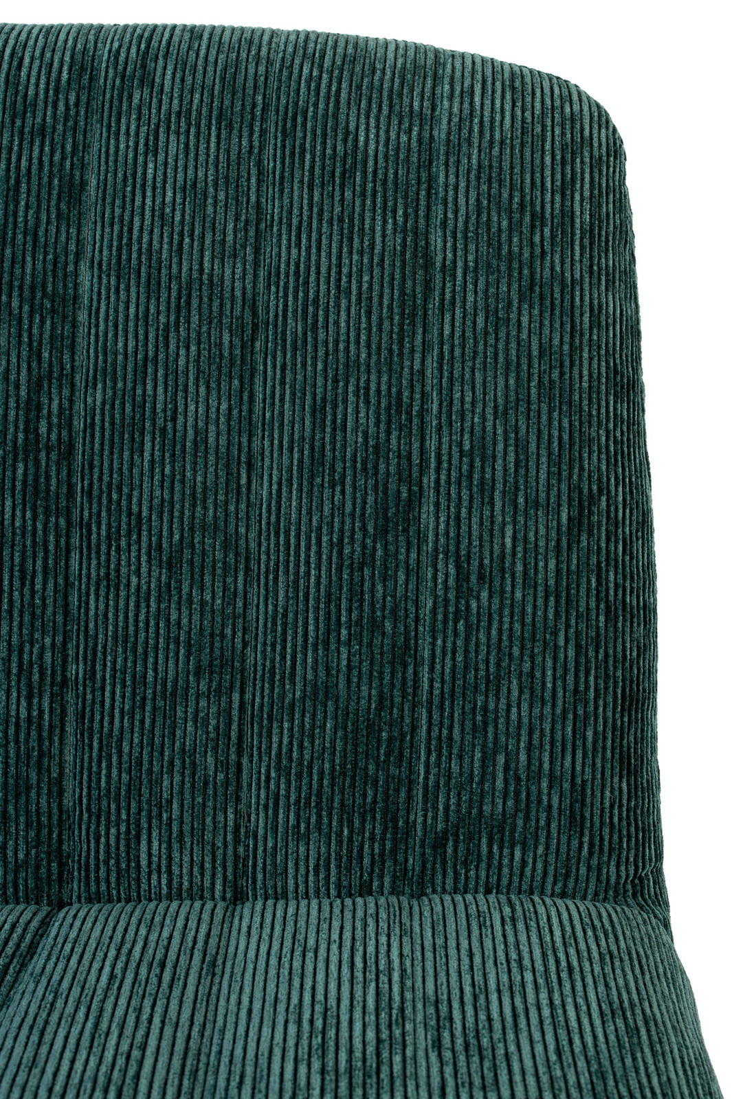 Nahaufnahme eines Sessels mit grünem, geripptem Stoffbezug, Vorderansicht