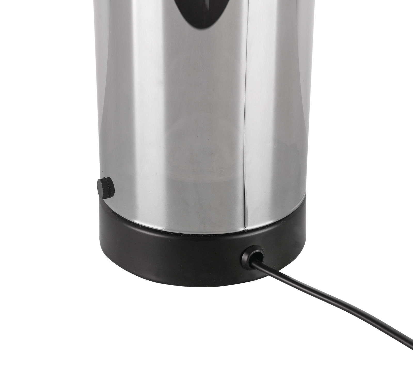 Nahaufnahme der Basis einer LED-Tischleuchte mit silbernem Gehäuse und schwarzem Sockel, Kabel sichtbar