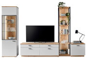 Moderne wandcombinatie met tv-kast, vitrinekast en plank in houtlook en wit, gezien vanaf de voorkant.