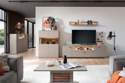 Moderne Wohnzimmermöbel mit Highboard, Sideboard und Wandboard in heller Holzoptik, frontal betrachtet.