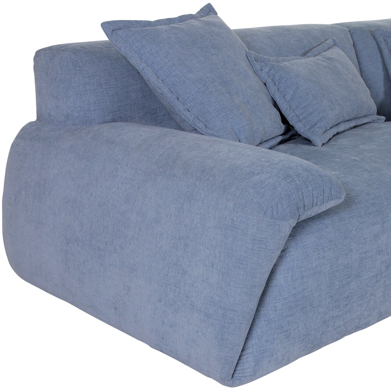 Ecksofa PONTO in hellblauem Stoff, seitliche Perspektive mit weichen Kissen.
