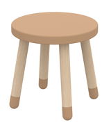 Runder Hocker mit hellbrauner Sitzfläche und vier Holzbeinen, seitliche Perspektive