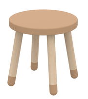 Runder Hocker mit hellbrauner Sitzfläche und vier Holzbeinen, seitliche Perspektive