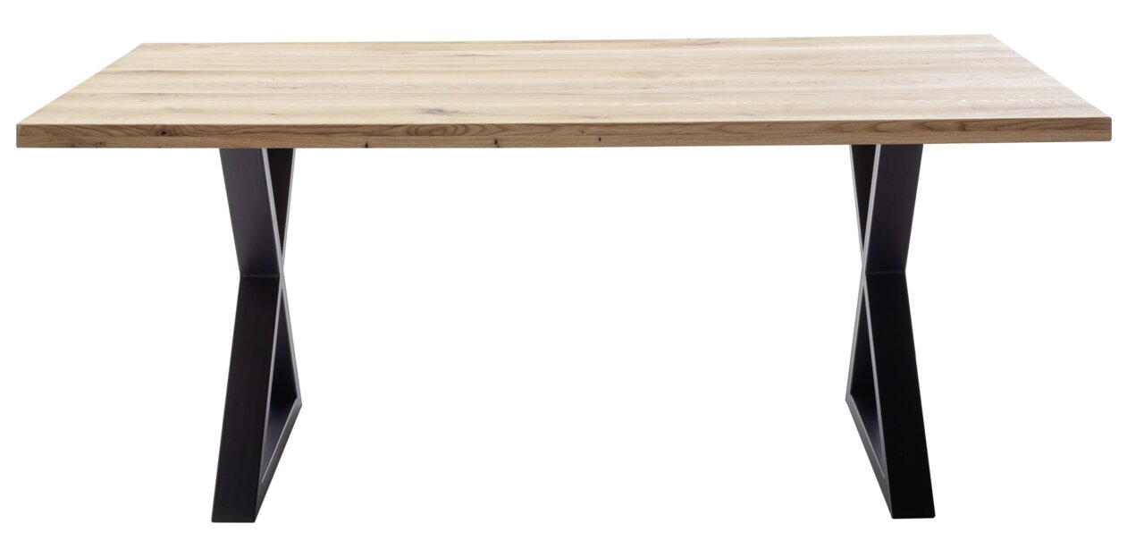 Moderner Esstisch mit Holzplatte und schwarzen Metallbeinen, Frontalansicht.