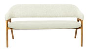 Sitzbank mit hellem Stoffbezug und Holzgestell, Frontalansicht