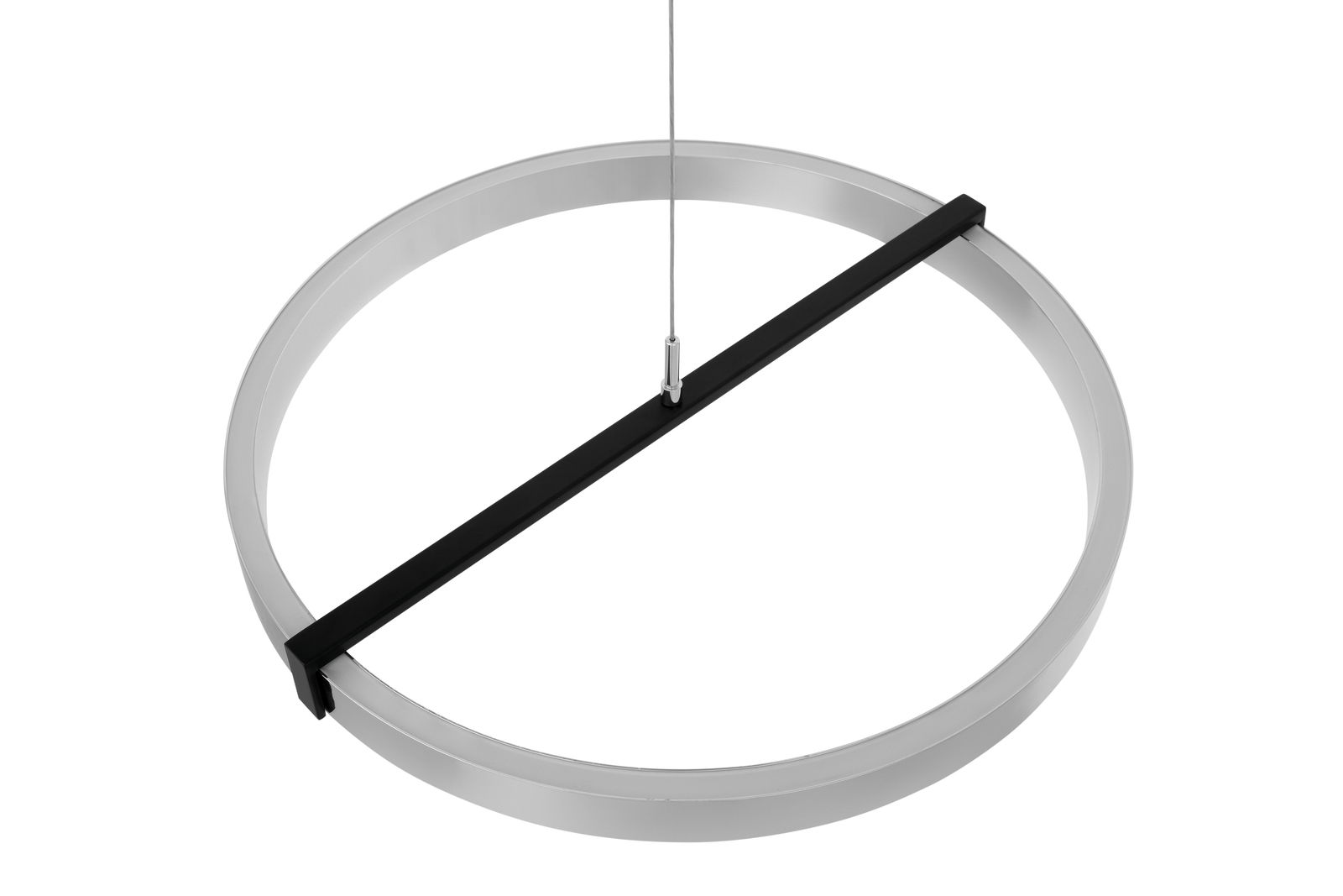 Moderne LED-Hängeleuchte in Ringform, von oben betrachtet, mit einem schwarzen Querbalken und silbernem Rahmen.