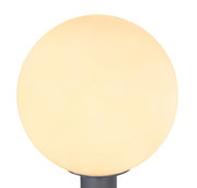 Runde Außenleuchte mit warmem Licht, frontal aufgenommen