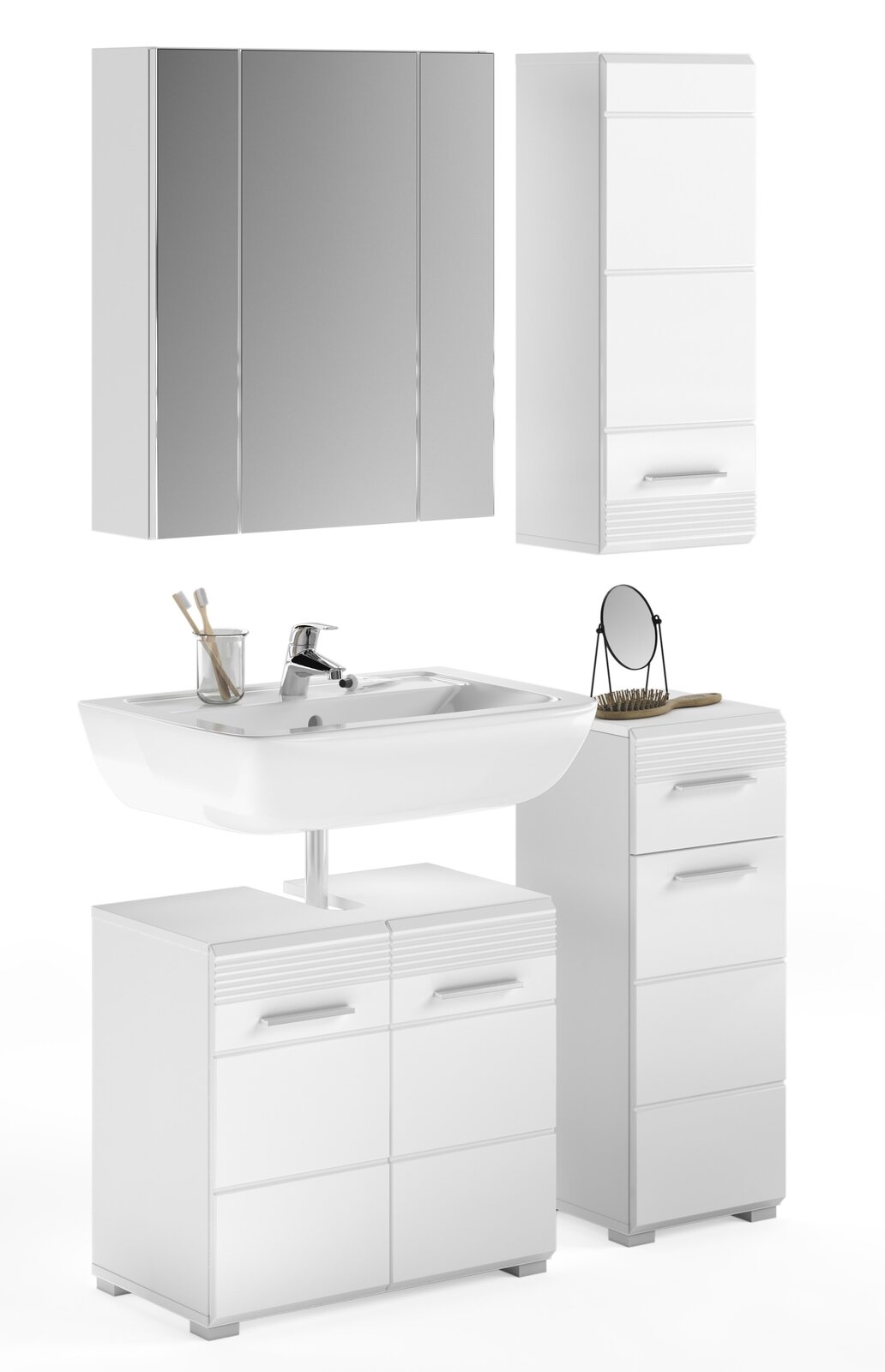 Moderne Badkombination in Weiß mit Spiegelschrank, Waschbecken und Stauraum, frontal betrachtet.