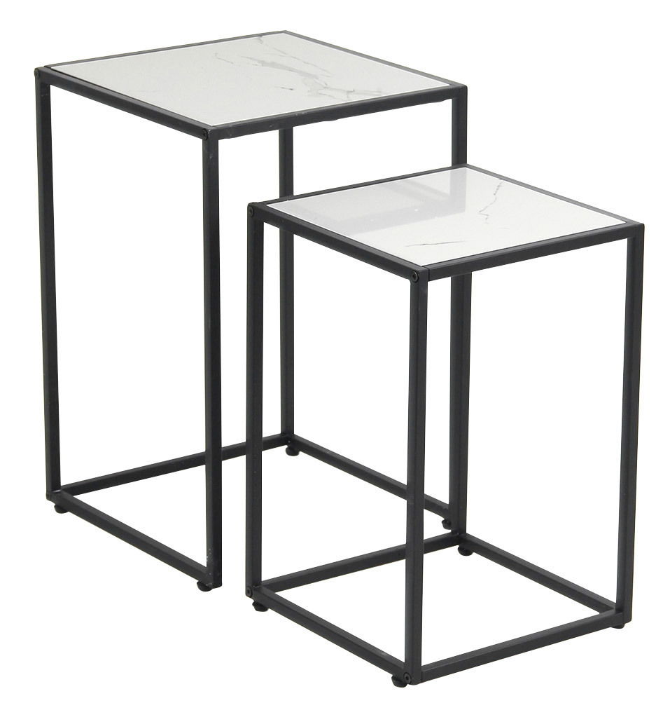 Zweier-Set von Beistelltischen mit schwarzem Metallrahmen und weißer Marmoroptik-Oberfläche, seitliche Perspektive