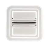 Moderner Deckenventilator in quadratischer Form, Ansicht von unten.