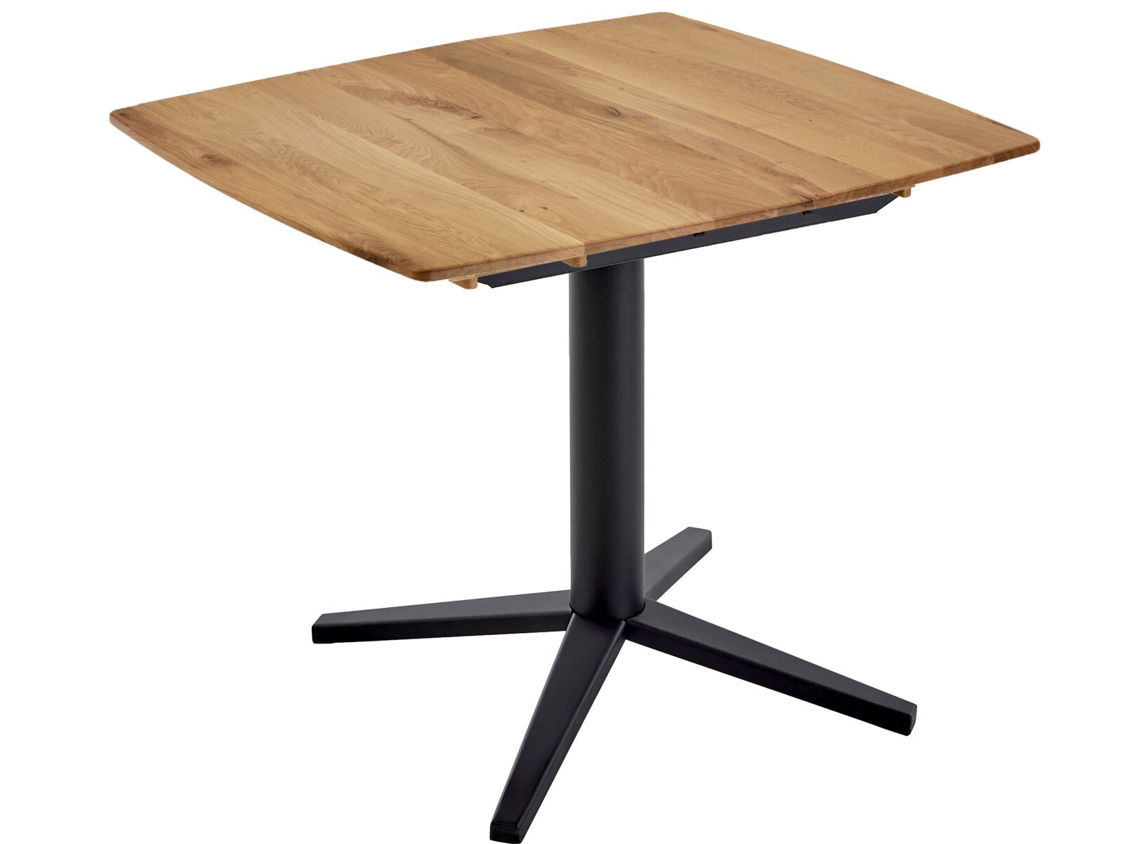 Rechthoekige houten tafel met natuurlijke houtnerf en een zwarte metalen middenpoot met vier uitlopers, vrijstaand tegen een witte achtergrond, in schuin perspectief van bovenaf (3/4-aanzicht)