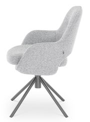 Grauer Armlehnstuhl mit Stoffbezug und Metallbeinen, seitliche Perspektive