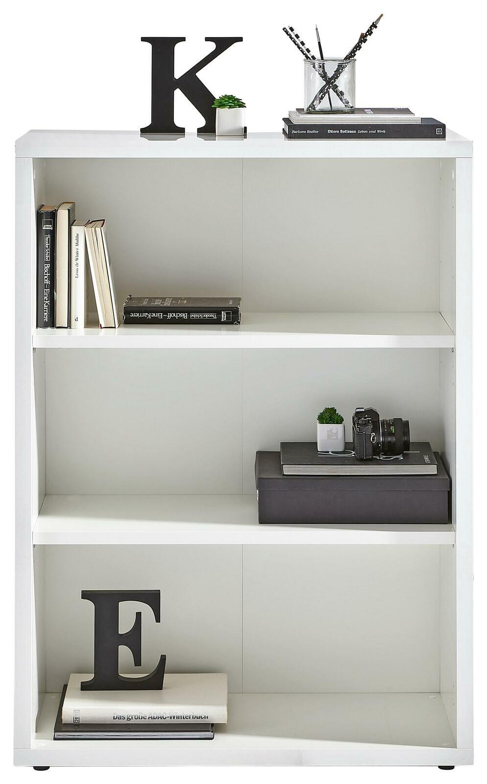 XORA Regal DIVINO Weißes Regal mit drei Ebenen, dekoriert mit Büchern, Pflanzen und Dekobuchstaben, frontale Ansicht.