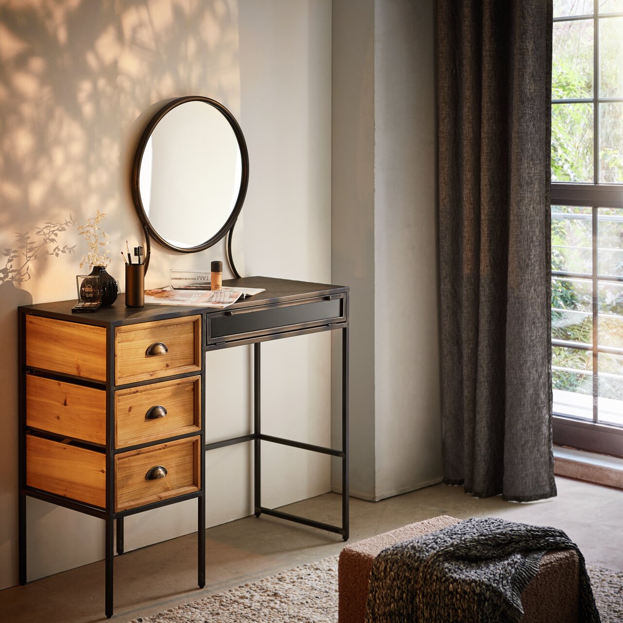 Landscape Schminktisch LUCIA Schminktisch mit rundem Spiegel und Holzschubladen, seitliche Perspektive