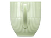 Hellgrüner Becher mit Henkel, seitliche Perspektive, geriffelte Oberfläche, 0,35 l Volumen