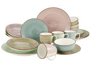 Kombiservice Samba 20-tlg. in verschiedenen Pastellfarben, bestehend aus Tellern, Schalen und Tassen, aus einer leicht seitlichen Perspektive fotografiert.