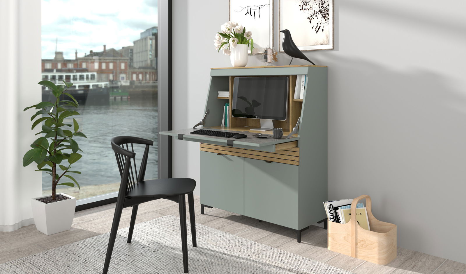 Moderner Sekretär in einem hellen Raum mit Blick auf das Wasser, ausgestattet mit einem Computer, Tastatur und Dekorationen. Perspektive von vorne.