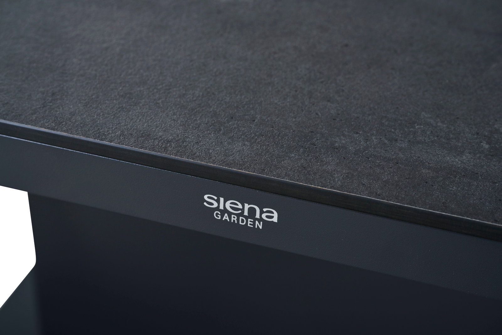 Nahaufnahme eines Garten E-Lifttisches von Siena Garden mit dunkler Tischplatte und seitlicher Perspektive.