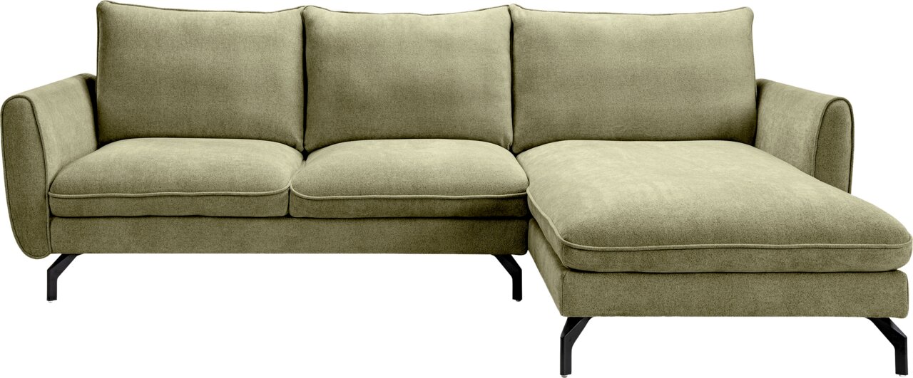 Olivgrünes 3-Sitzer-Ecksofa mit rechter Ottomane/Chaiselongue, gepolsterten Armlehnen und schwarzen Metallfüßen, freigestellt auf weißem Hintergrund, Frontansicht.