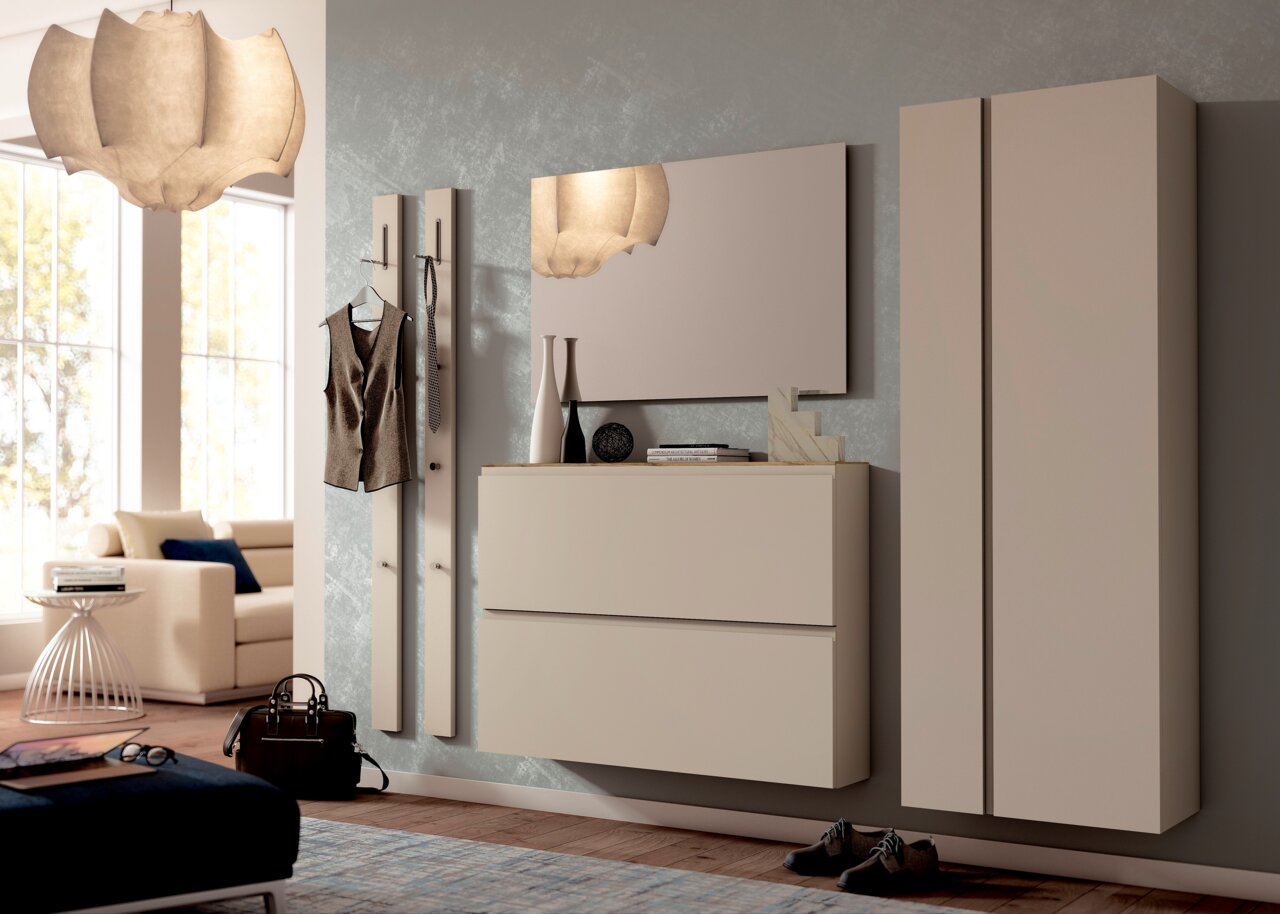 Moderano Hängeschuhschrank LECCO Moderner Hängeschuhschrank in einem stilvollen Wohnzimmer, frontal betrachtet. Der Schrank hat zwei Schubladen und ist in einem eleganten Beige gehalten. Daneben befinden sich ein Spiegel und eine Garderobe.