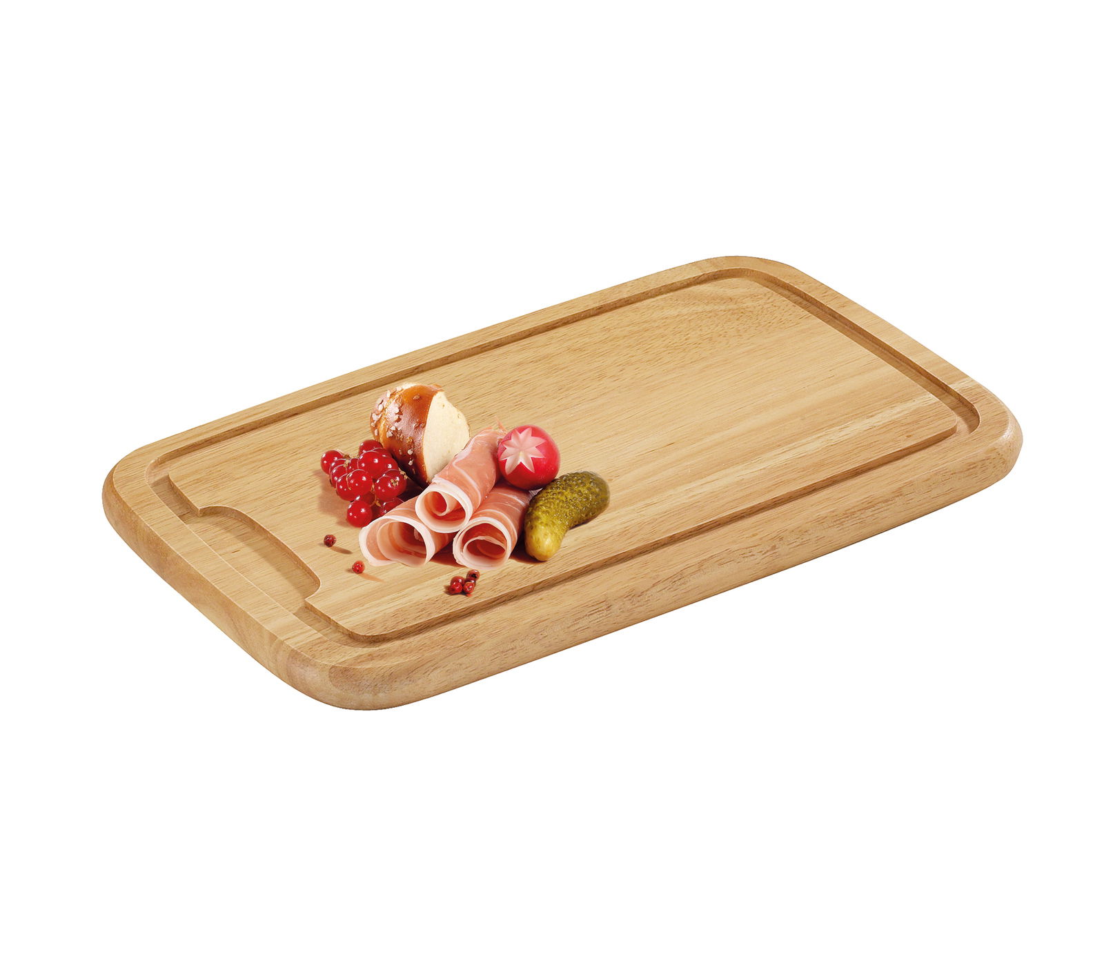 Tranchierbrett aus Holz mit Aufschnitt und Gemüse, seitliche Perspektive