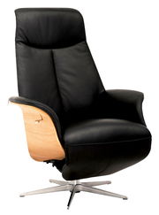 Schwarzer Relaxsessel mit Holzdetails und Metallfuß, seitliche Perspektive