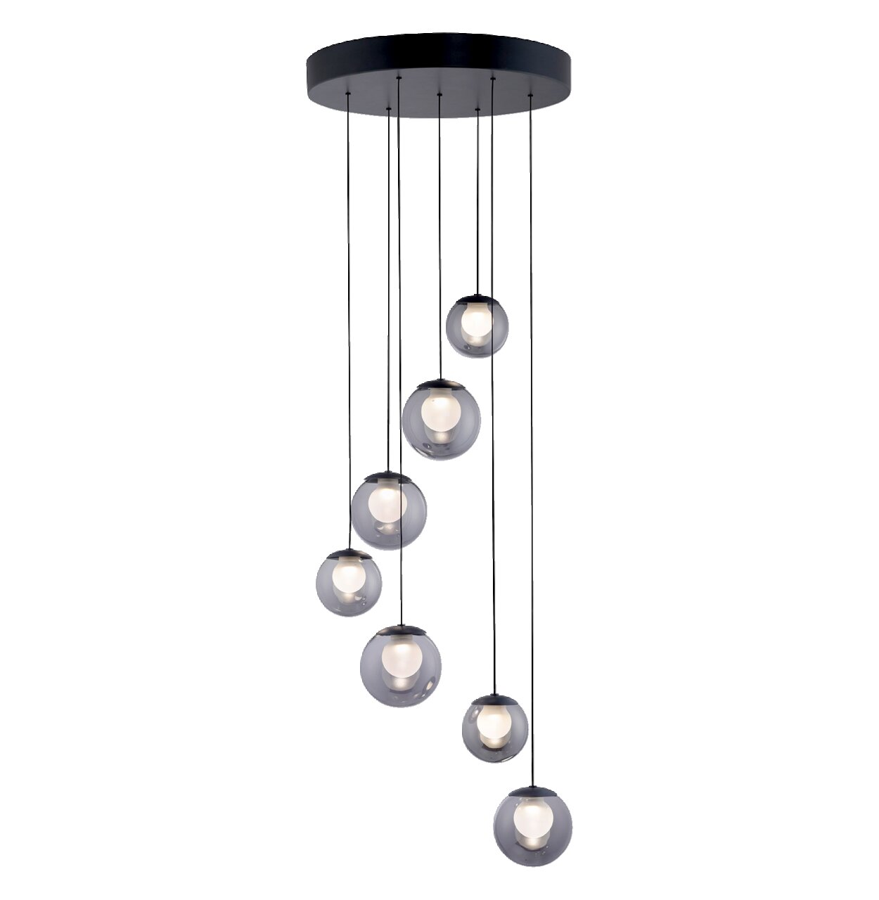 Moderne LED-Pendelleuchte mit sieben kugelförmigen Lampen, hängend von einer schwarzen Deckenhalterung, seitliche Perspektive.