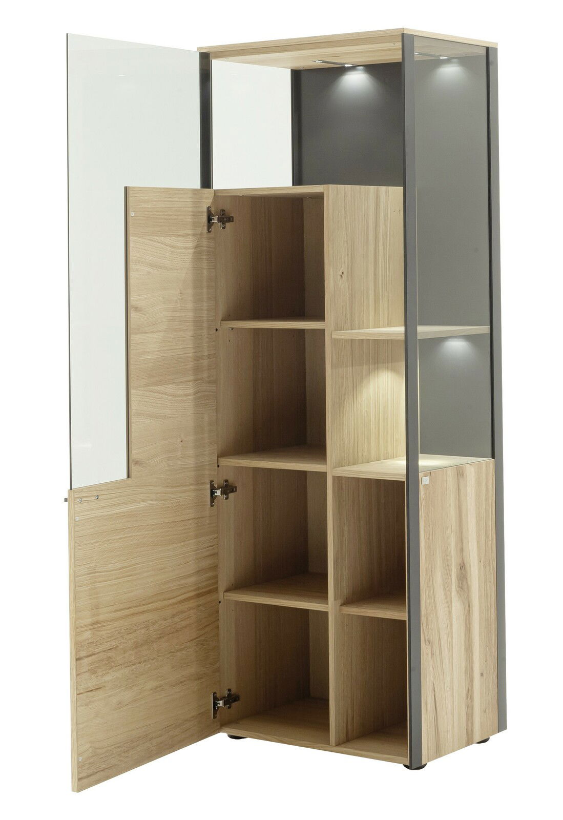 Geöffnete Vitrine ANDRA aus Holz mit mehreren Regalfächern und integrierter Beleuchtung, seitliche Perspektive