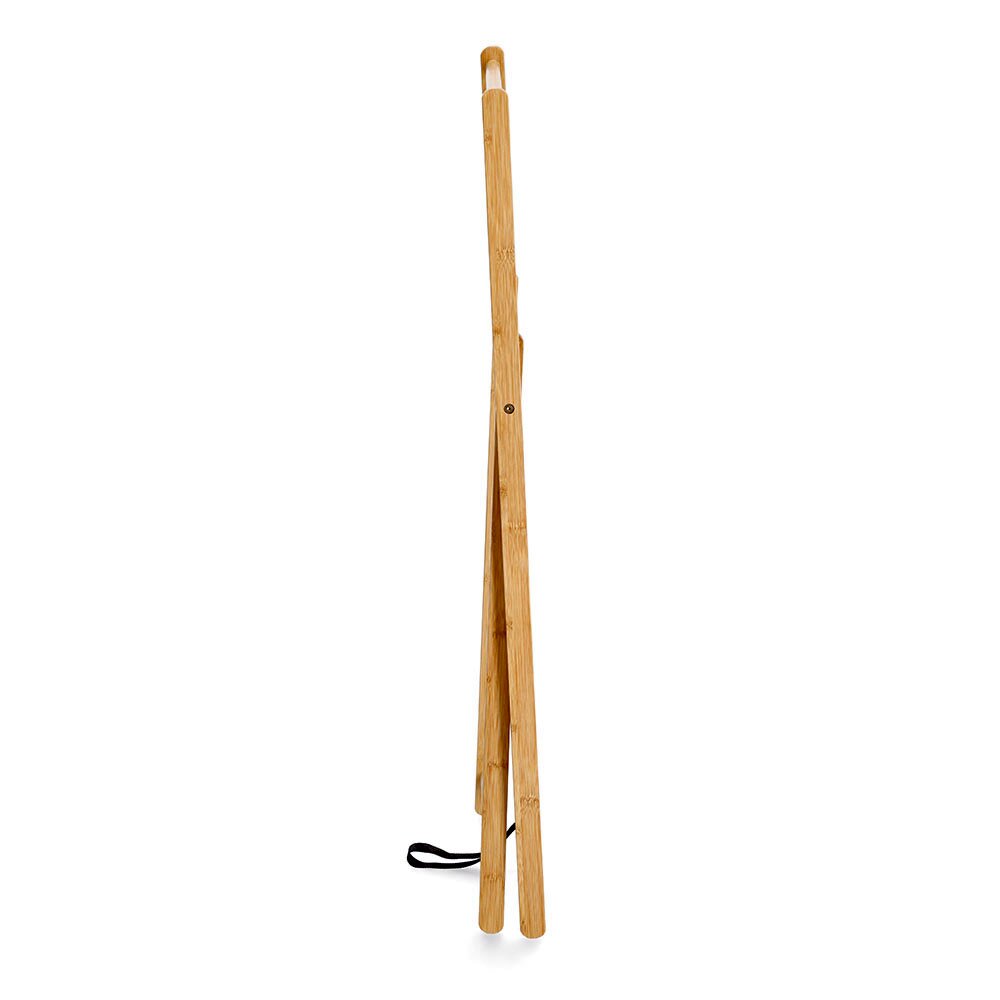 Seitliche Ansicht eines Handtuchständers aus Holz mit schlankem Design.