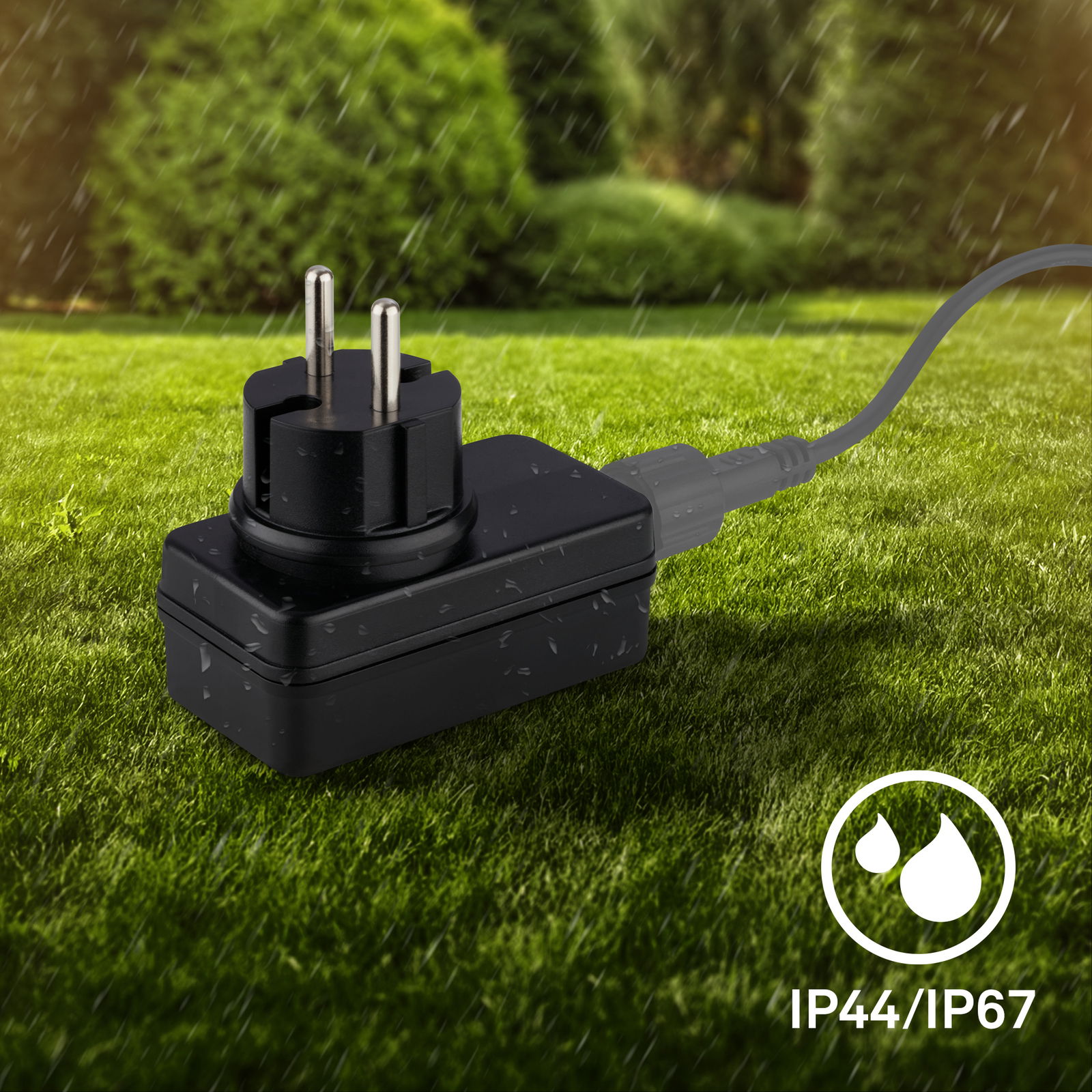 Treiber-Transformator IP44/IP67, wetterfest, auf einer Wiese liegend, seitliche Perspektive