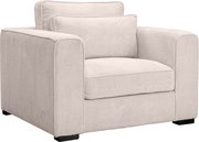 Beiger Cord-Sessel mit breiten Armlehnen, Sitz- und Rückenkissen auf schwarzen Füßen, freigestellt vor weißem Hintergrund, Ansicht schräg von vorne links.