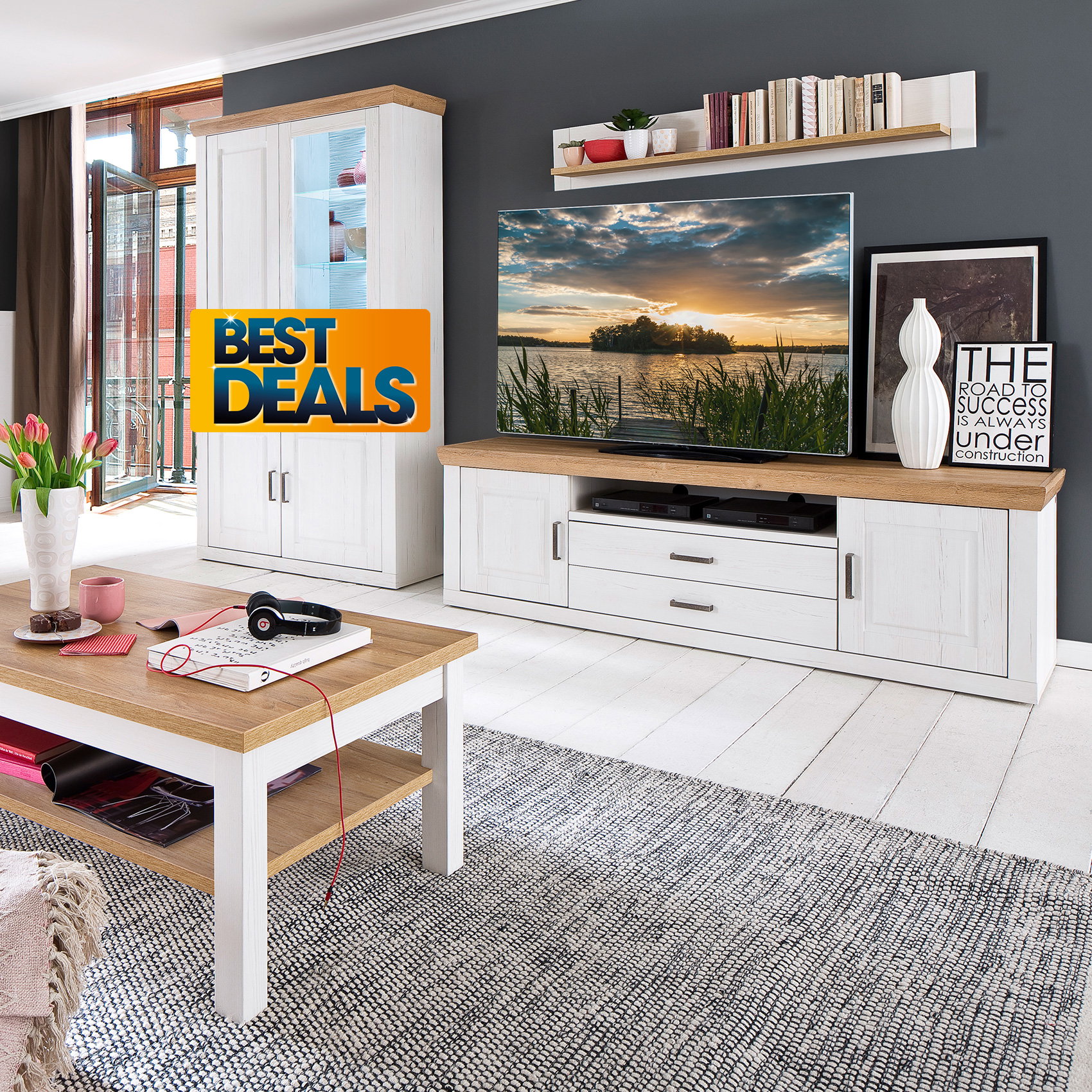 Wohnwand in weißer Holzoptik mit Vitrinenschrank, TV-Lowboard und Wandregal – Best Deals mit 40 % Rabatt plus 12 % Extra-Deal