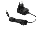 Schwarzes Netzteil mit Kabel, seitliche Perspektive
