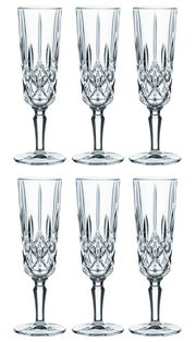 Sechs elegante Champagnergläser aus Kristallglas mit detailliertem Schliff, frontal abgebildet.