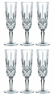 Sechs elegante Champagnergläser aus Kristallglas mit detailliertem Schliff, frontal abgebildet.