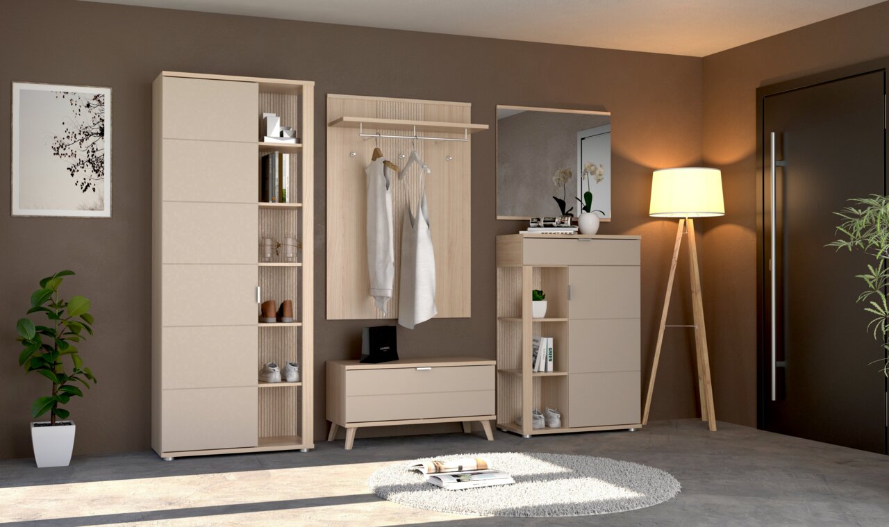 Moderne Garderobeneinrichtung mit Schuhschrank, Garderobenpaneel, Spiegel und Garderobenbank in einem stilvollen Raum, seitliche Perspektive