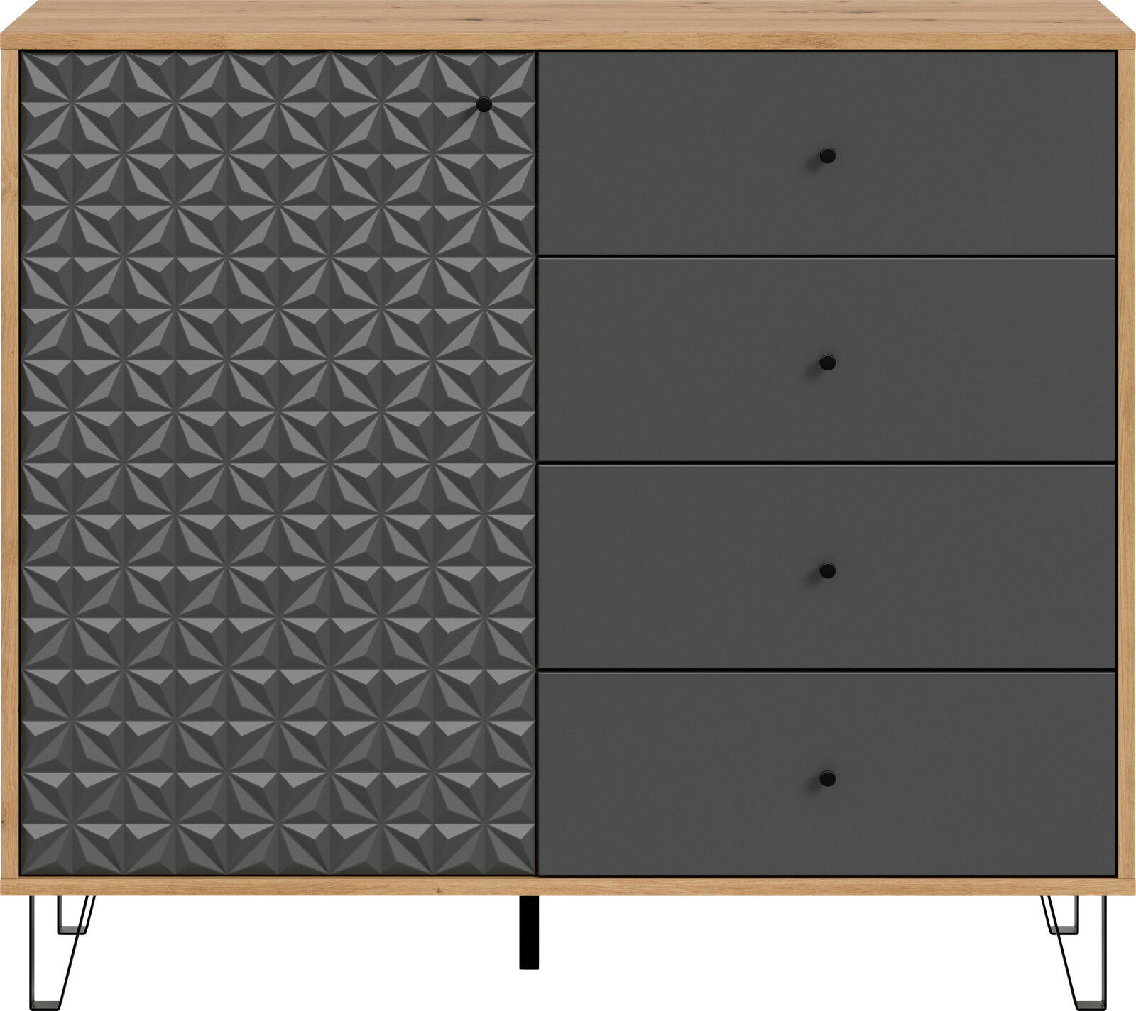 Moderne Kommode mit Holzrahmen, links strukturierte graue Tür mit geometrischem Muster, rechts vier graue Schubladen mit runden Knöpfen, auf schwarzen Metallfüßen, frontal von vorne fotografiert.